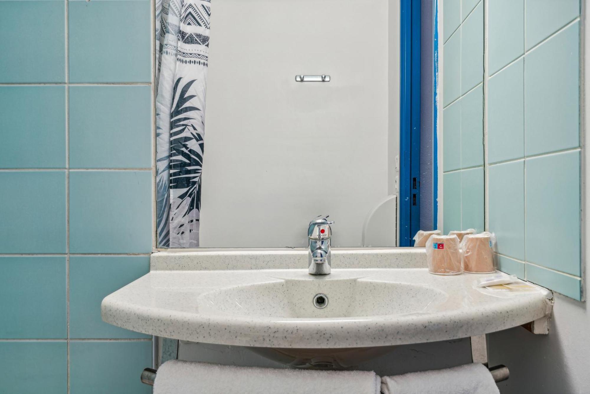 Hotel Akena Chateaurenard - Parc Des Expositions Avignon מראה חיצוני תמונה